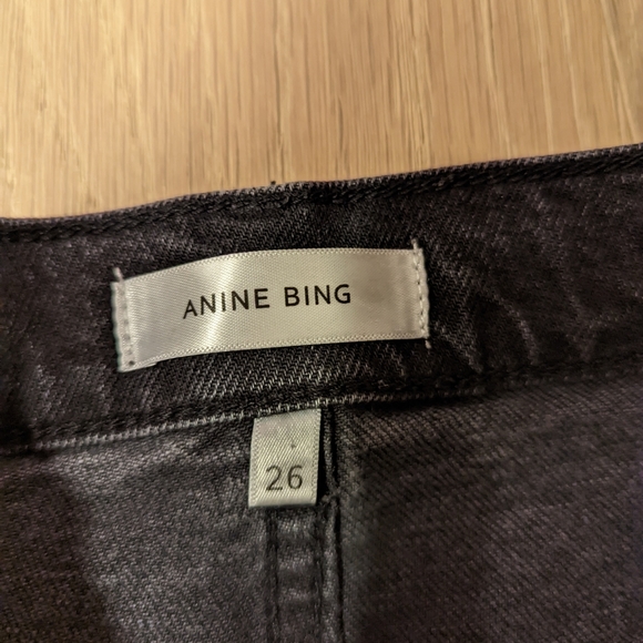 Women's Black Denim Cropped Jeans - Picture 6 of 7